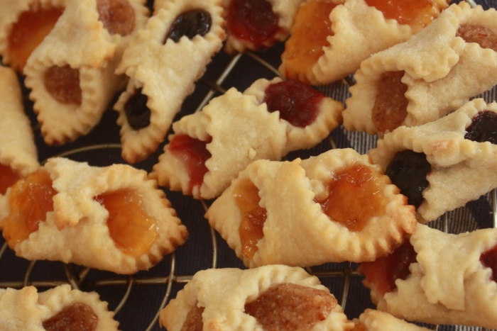 corner blog: donut pan idea no. 19: shortbread cookie cups