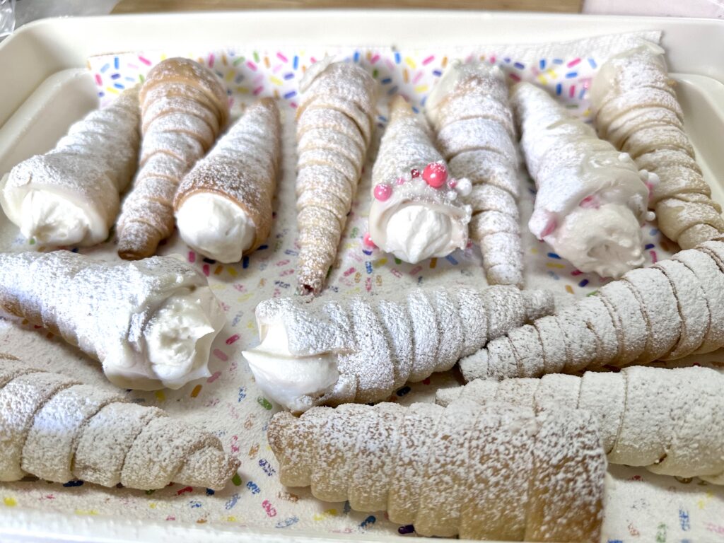 Tray with Polish cream horns